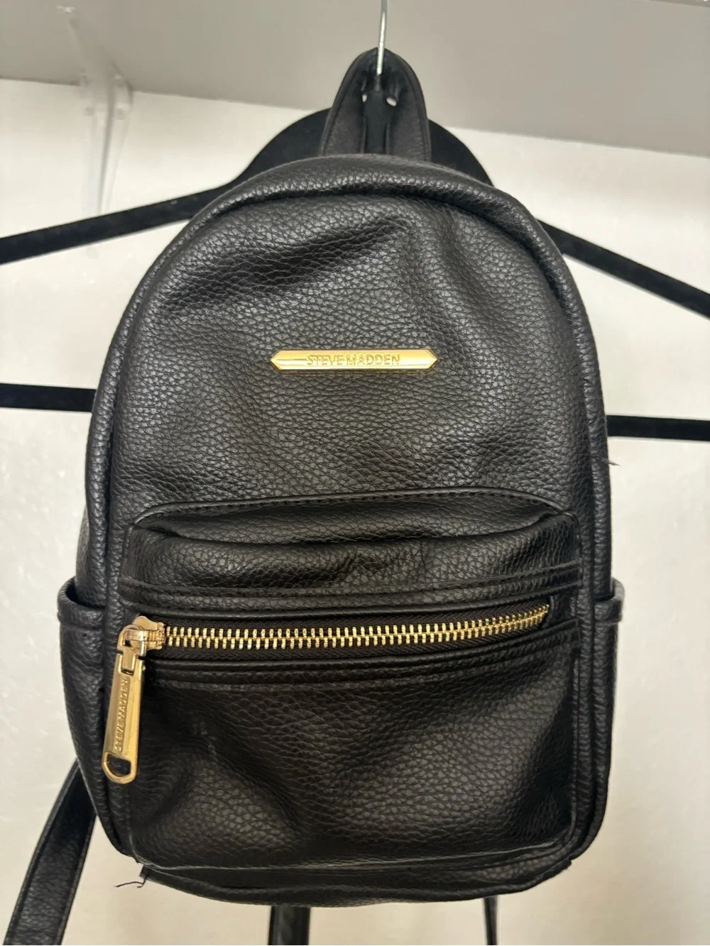 Steve Madden compact pebbled